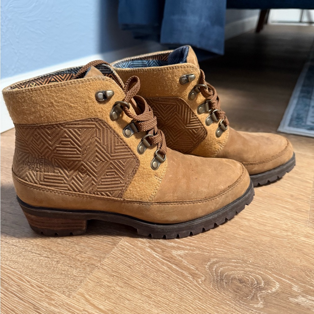 The North Face Multicolor Patterned Boot Interior
